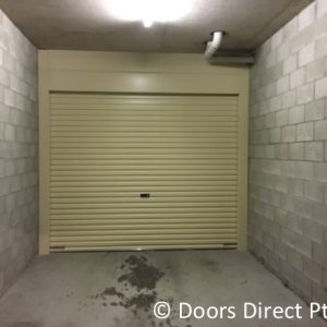 Single Roller Door in Classic Cream with lock set