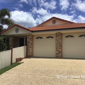 Hampton Classic Cream Sunburt Single Tinted Windows